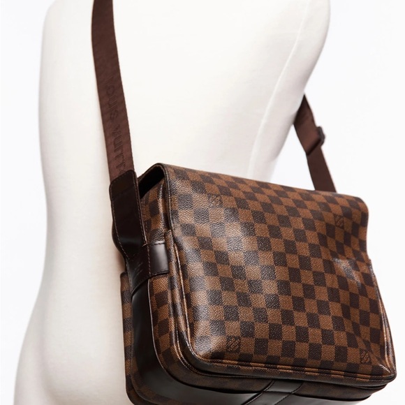 LOUIS VUITTON DAMIER EBENE NAVIGLIO MESSENGER BAG - Picture 5 of 6